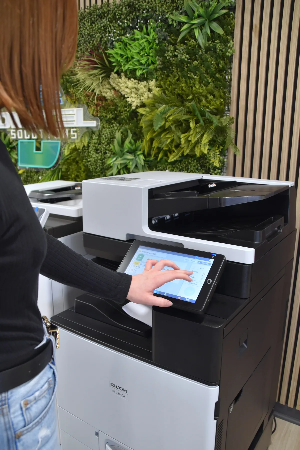 Numérisation d'un document depuis l'écran tactile d'un multifonction Ricoh